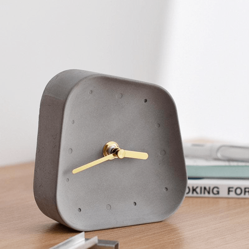 Orologio da tavolo asimmetrico minimalista