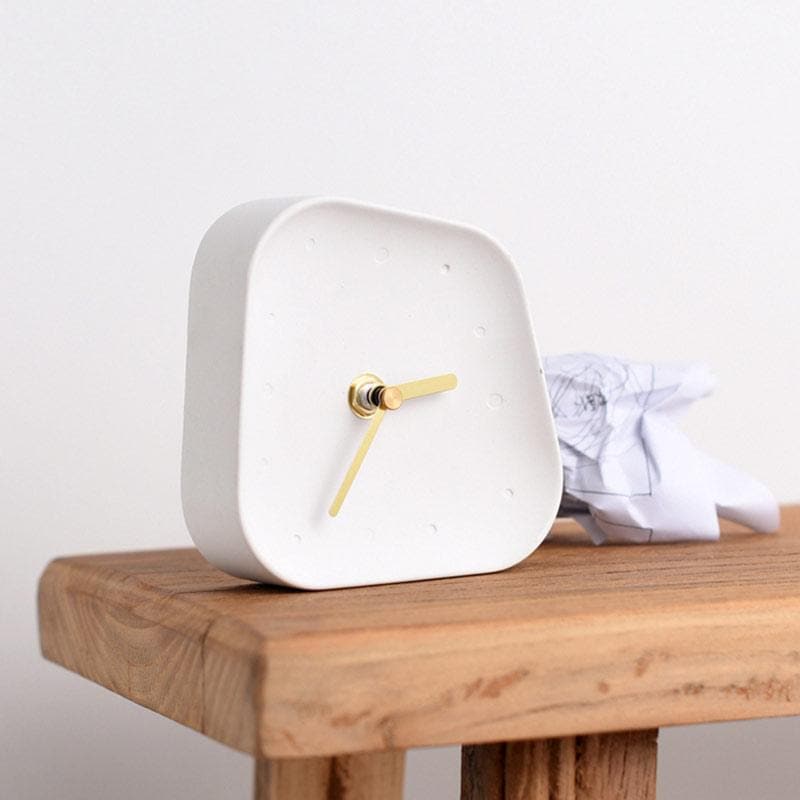 Orologio da tavolo asimmetrico minimalista