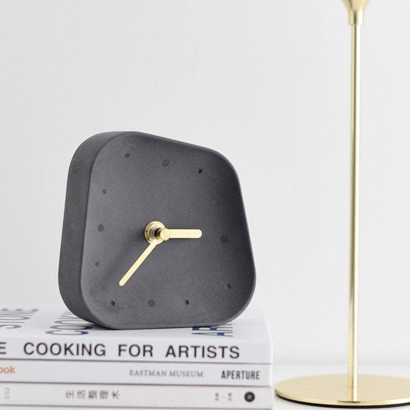 Orologio da tavolo asimmetrico minimalista