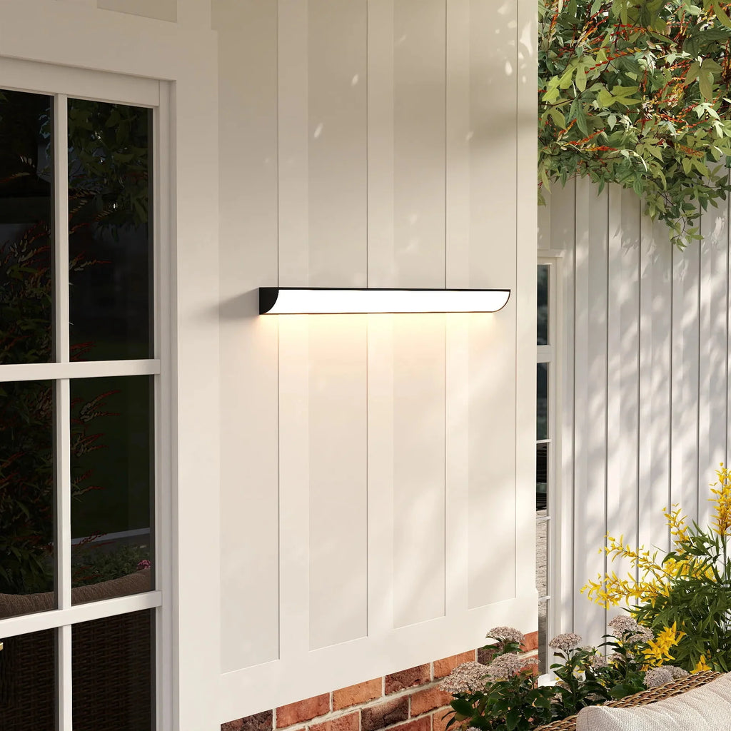 Lampada da parete LED a linea minimalista e impermeabile per esterni