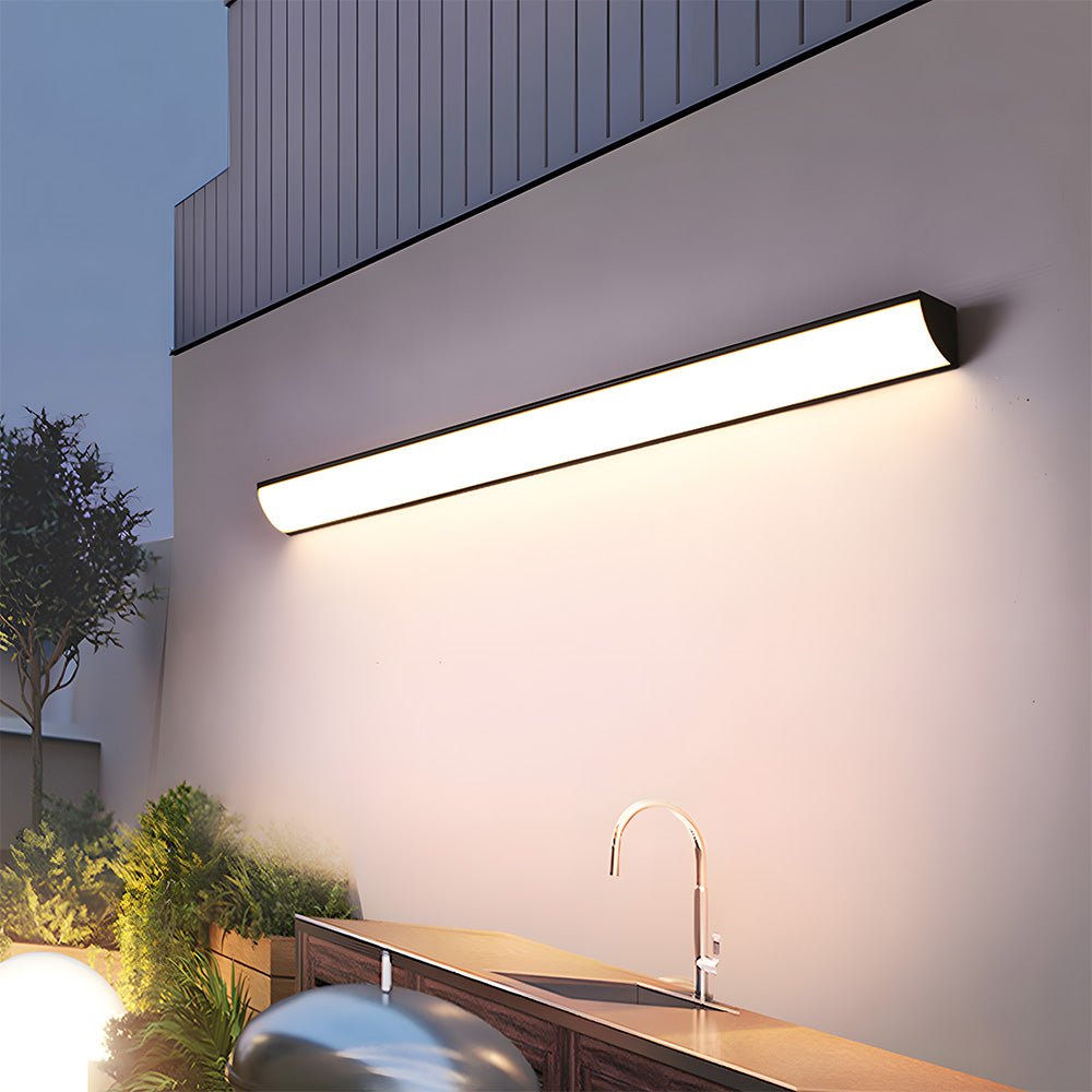 Lampada da parete LED a linea minimalista e impermeabile per esterni