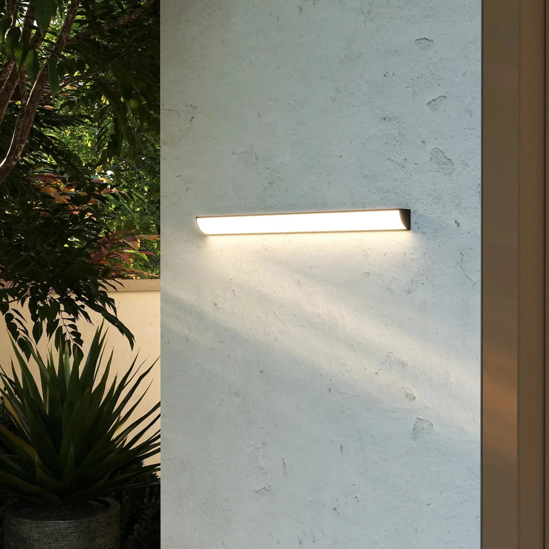 Lampada da parete LED a linea minimalista e impermeabile per esterni