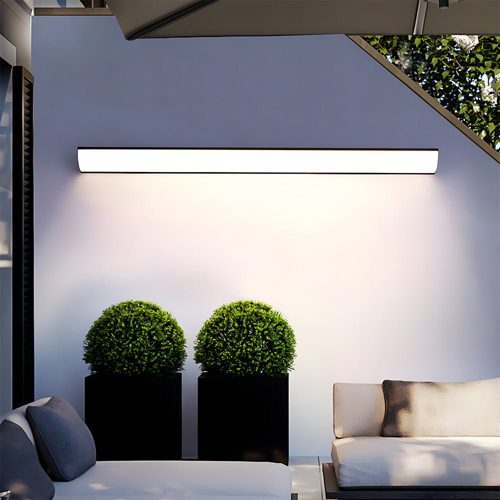 Lampada da parete LED a linea minimalista e impermeabile per esterni