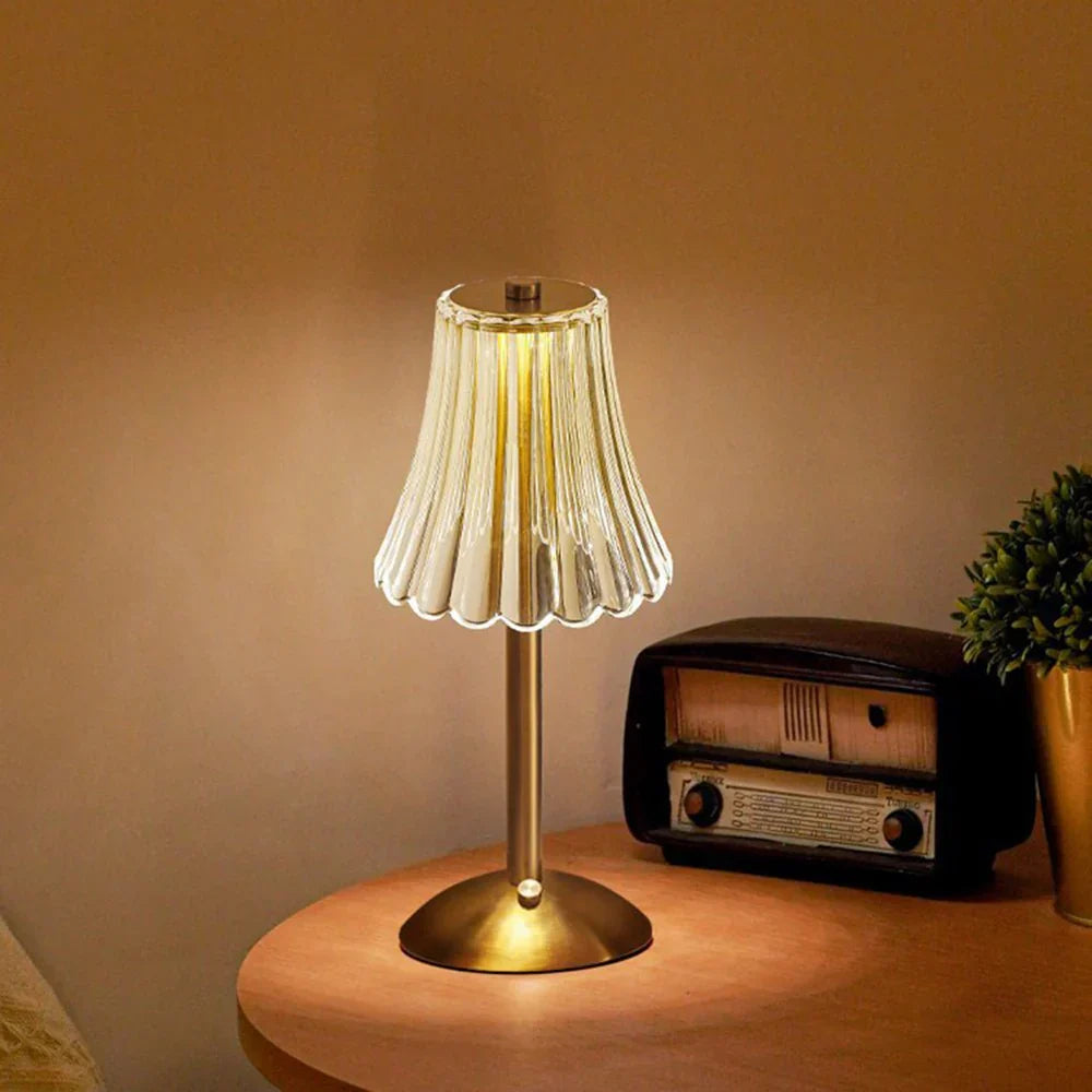 Lampada da Tavolo Elegante con Attivazione Touch e Finitura Oro