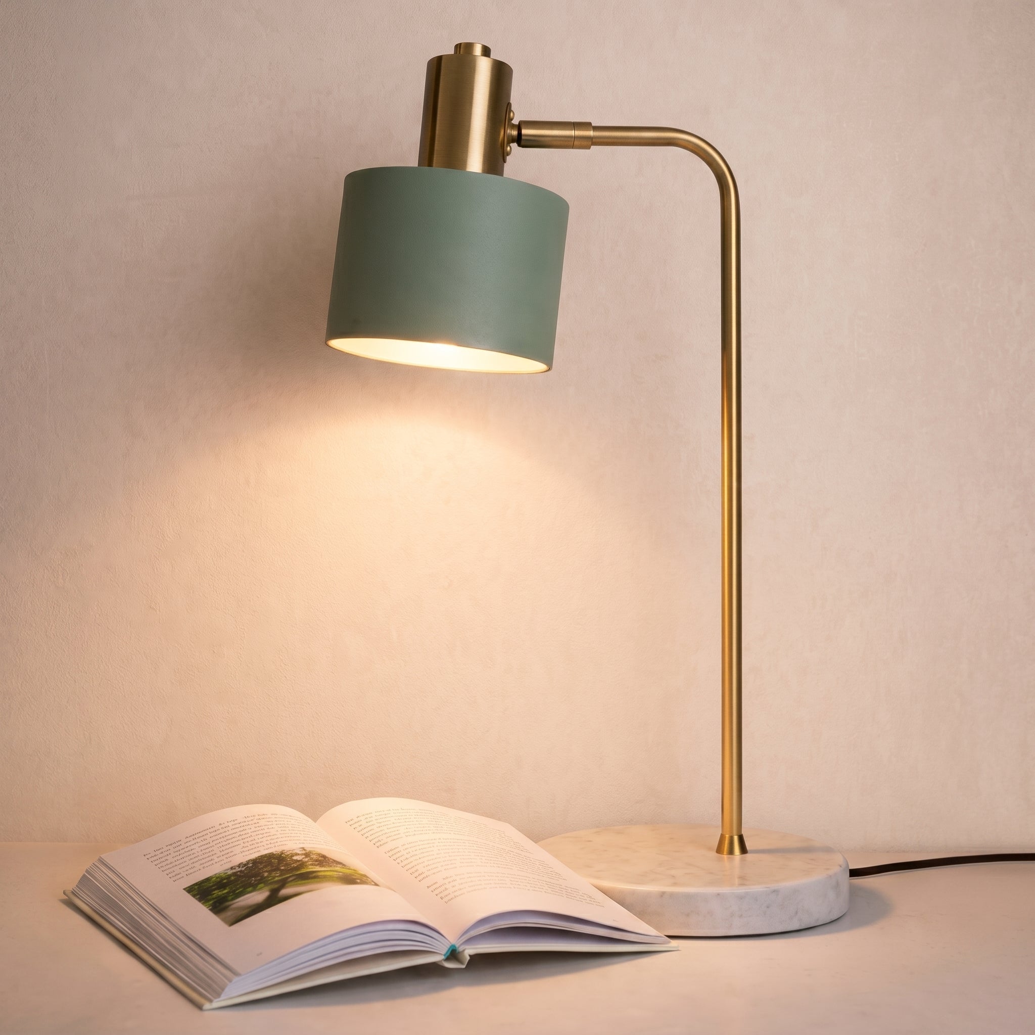 Moderna Lampada da Tavolo Dorata con Paralume Regolabile