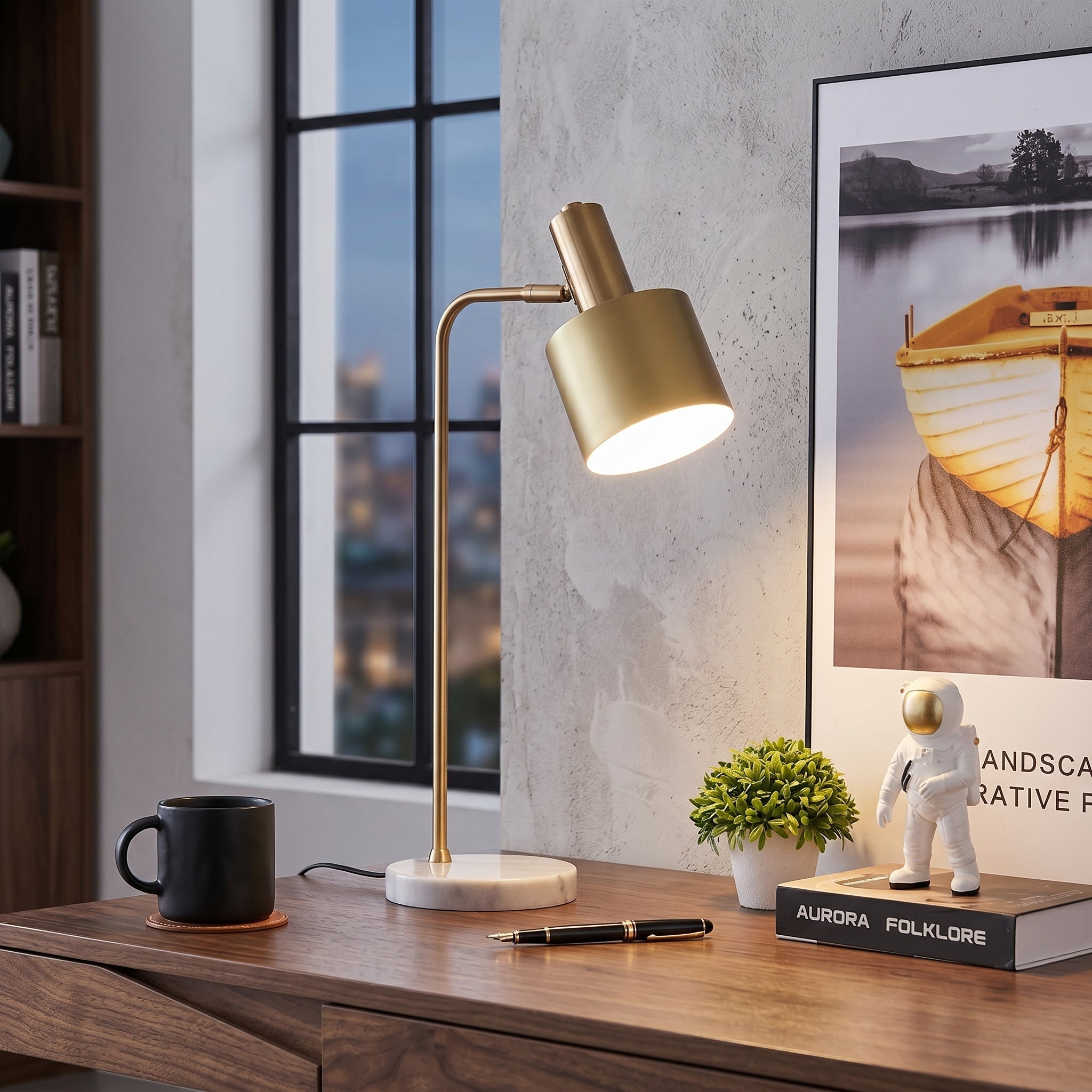 Moderna Lampada da Tavolo Dorata con Paralume Regolabile