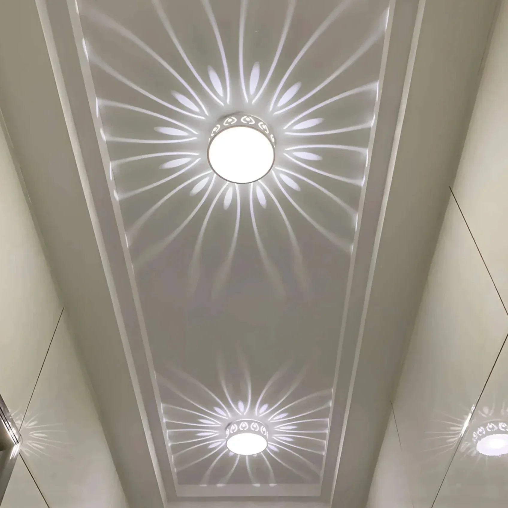 GlowEnchant | Elegante lampada da soffitto per ambienti stilosi