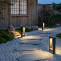 Moderna lampada da giardino LED per illuminazione di percorsi e aree esterne