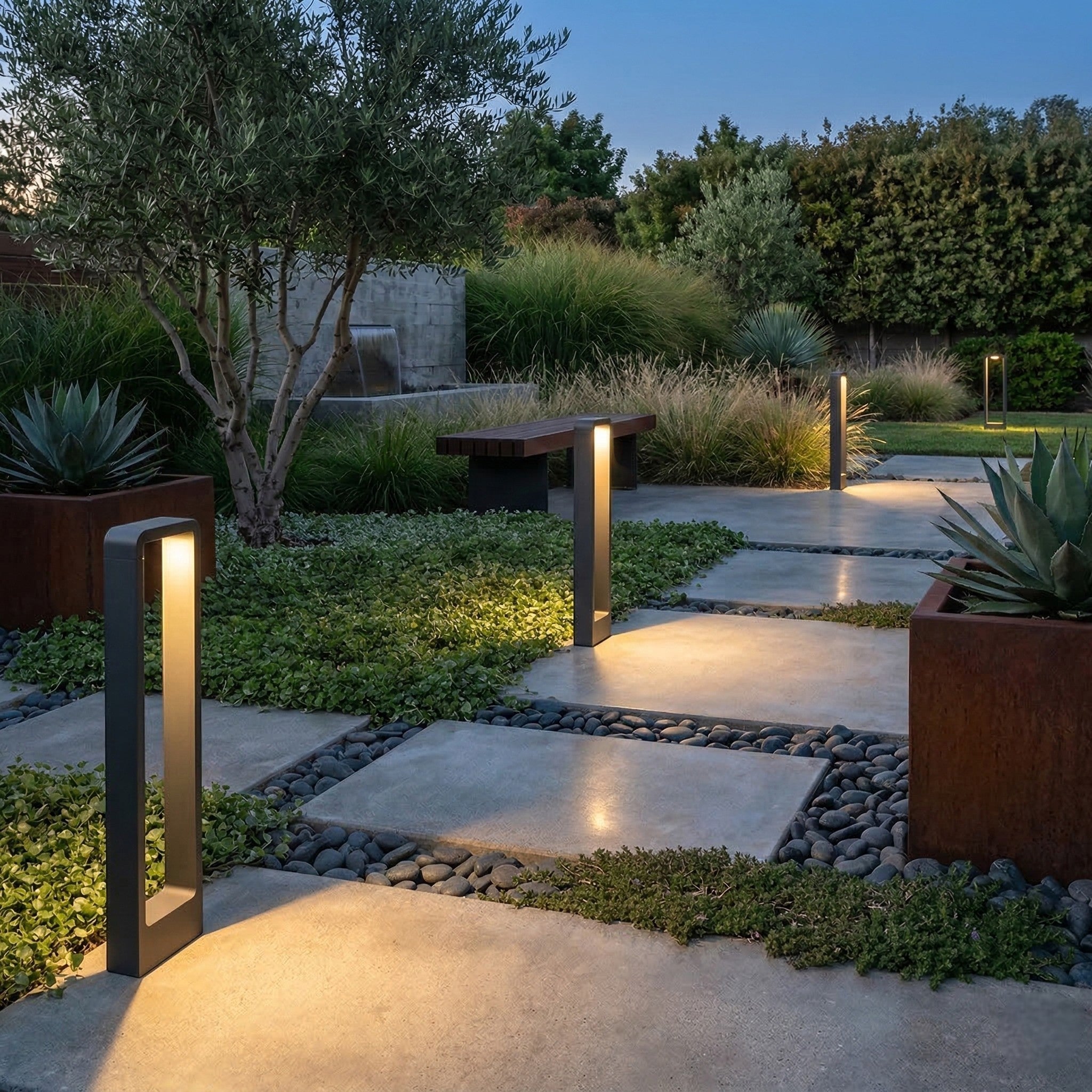 Moderna lampada da giardino LED per illuminazione di percorsi e aree esterne