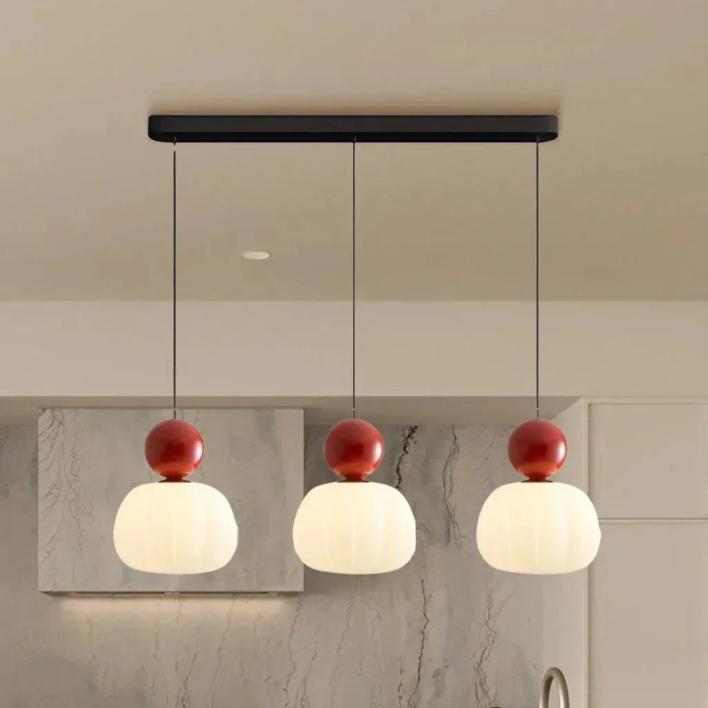 Lampada a sospensione moderna con accenti colorati
