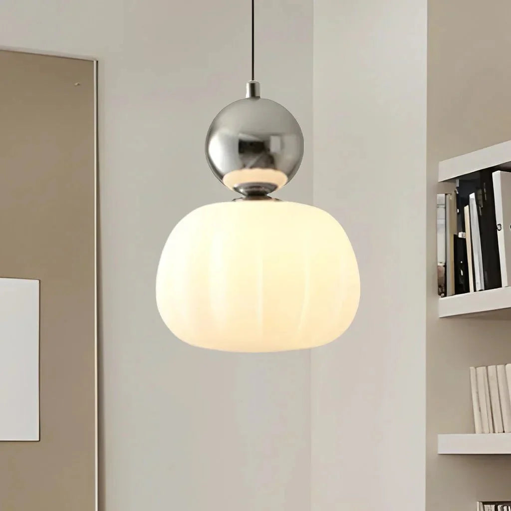 Lampada a sospensione moderna con accenti colorati