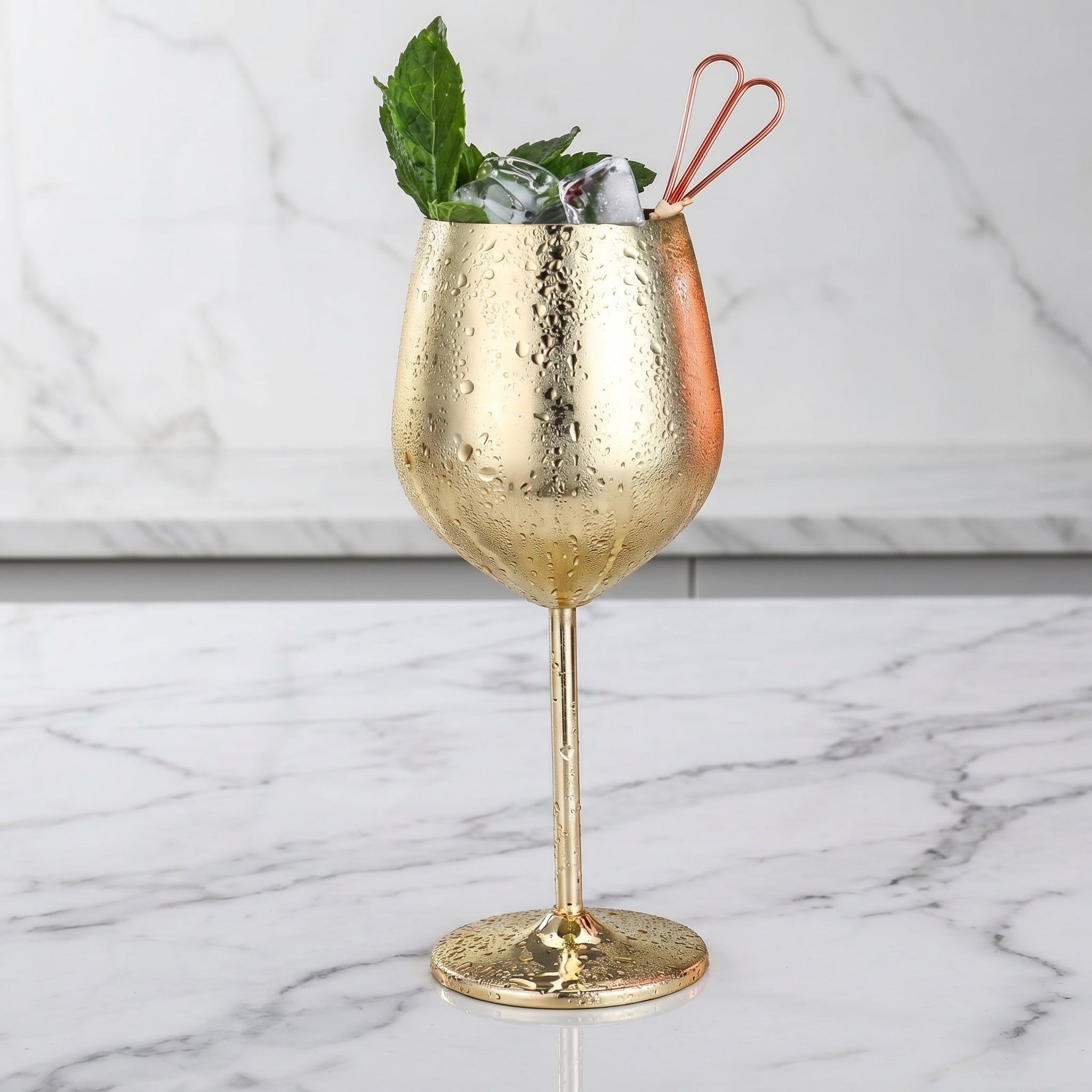Calice moderno per cocktail e champagne