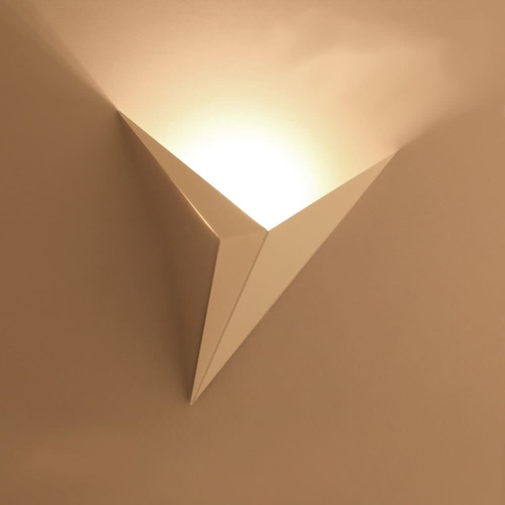 Lampada da Parete Triangolare LED Moderna per Interni Eleganti