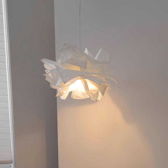 Porta un tocco giocoso con la lampada a sospensione in carta nordica