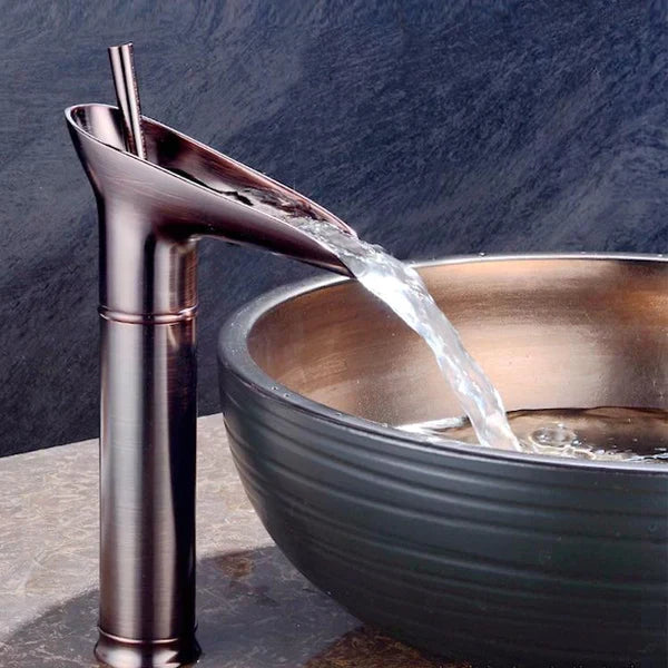 Antico Rubinetto a Cascata per Bagno