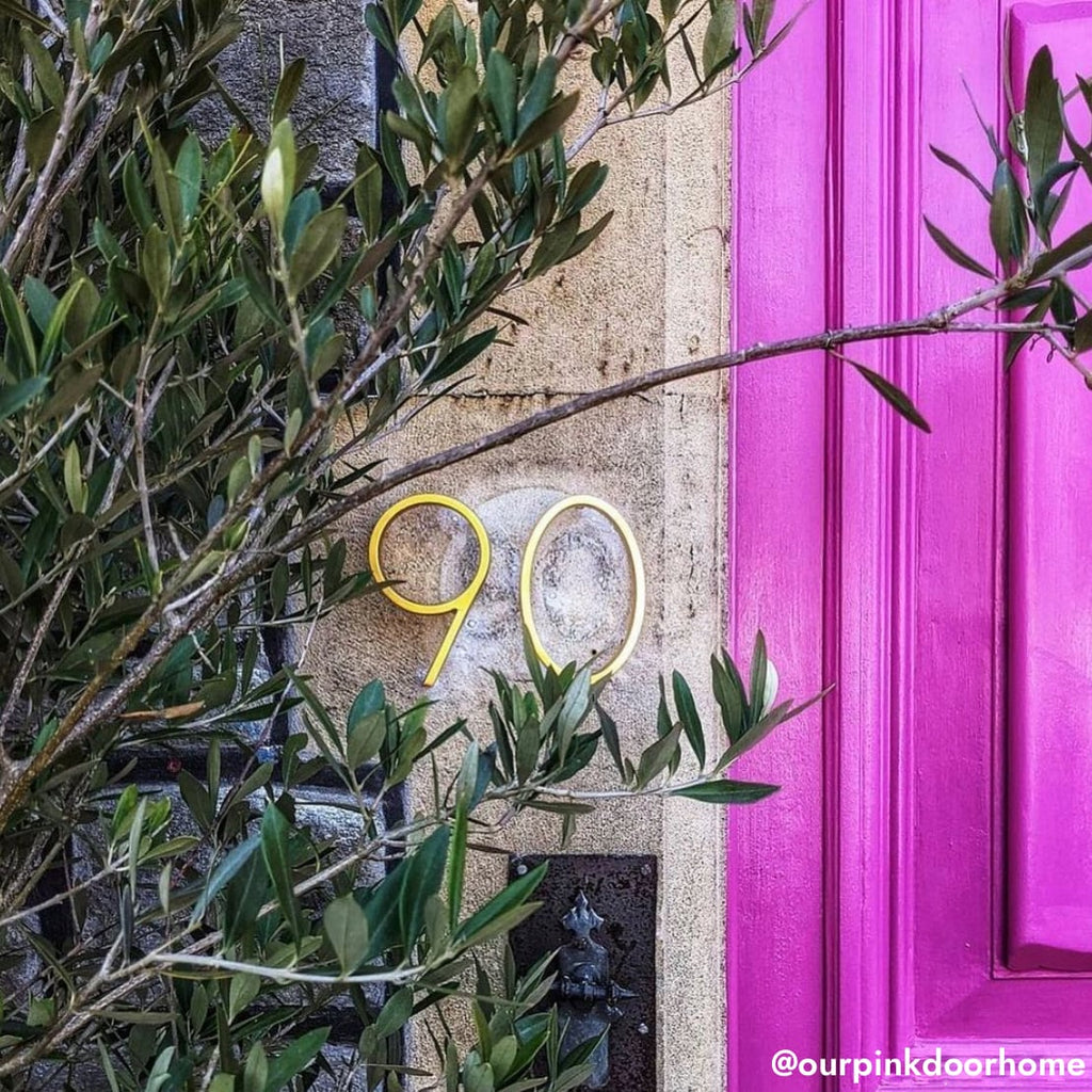 Numeri di ottone per la casa con finitura satinata ed eleganza senza tempo