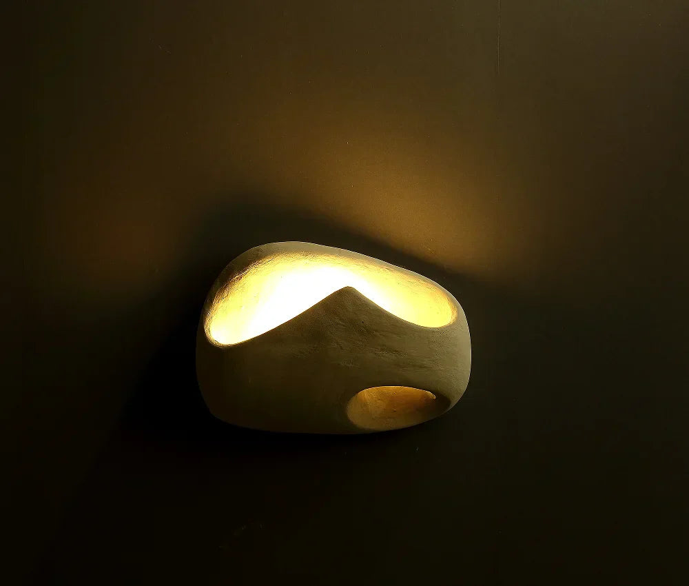 Lampada da Parete Minimalista con Estetica Wabi-Sabi