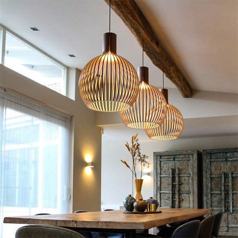 Lampada a sospensione in legno fatta a mano