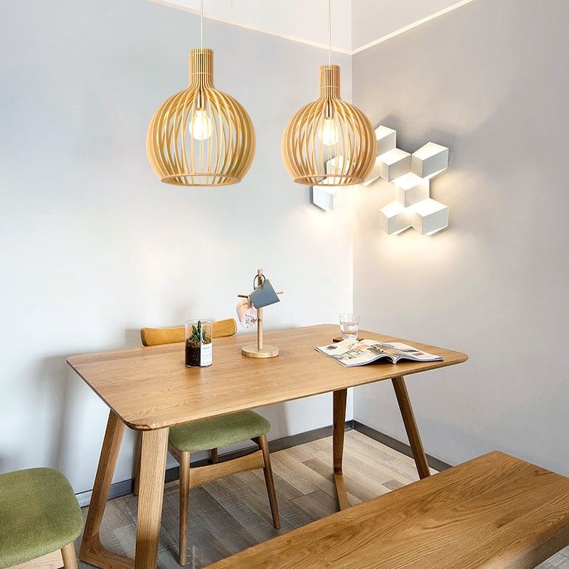 Lampada a sospensione in legno fatta a mano