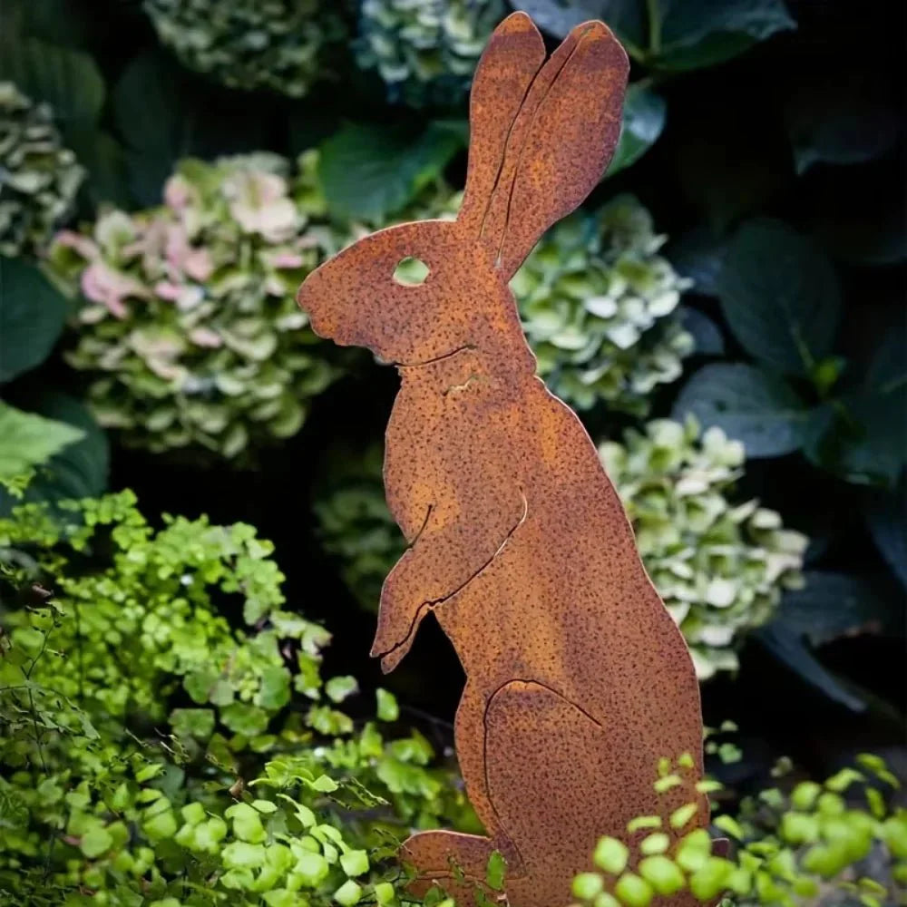 RABBITRAIL – Paletto da Giardino in Metallo Rustico a Forma di Coniglio per Decorazioni Esterne in Stile Country