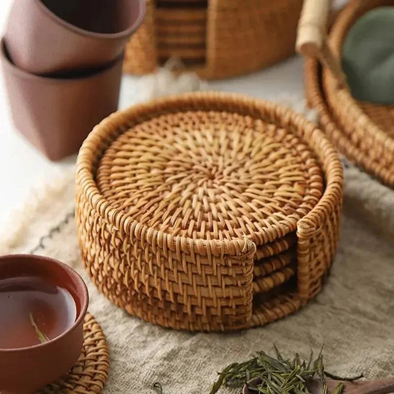 RATTANRA – Sottobicchieri in Rattan Termoisolanti per la Protezione del Tavolo