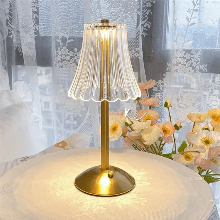 Lampada da Tavolo Elegante con Attivazione Touch e Finitura Oro