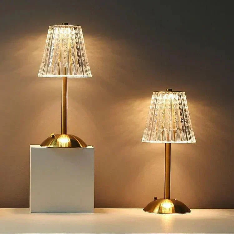 Lampada da Tavolo Elegante con Attivazione Touch e Finitura Oro
