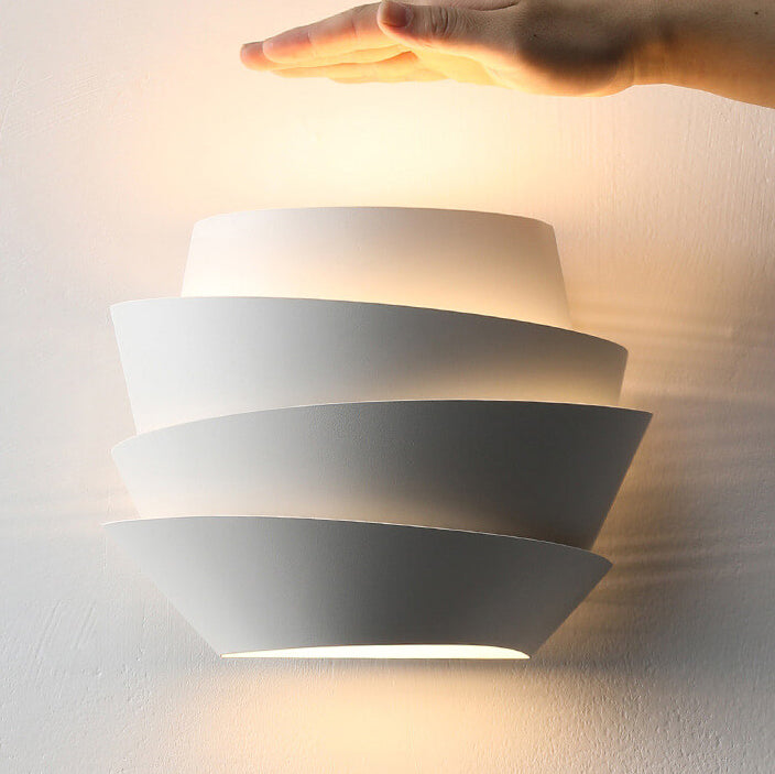Lampada da parete scandinava con doppio punto luce - NordGlow