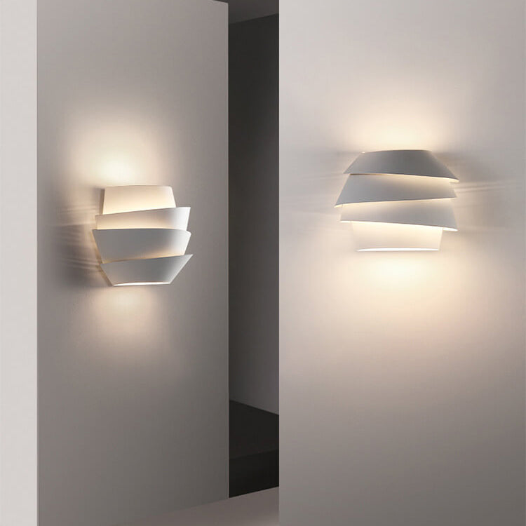 Lampada da parete scandinava con doppio punto luce - NordGlow
