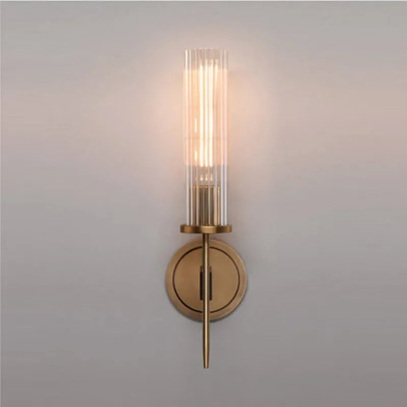 Lampada da Parete Elegante con Vetro Pieghettato e Finitura in Ottone