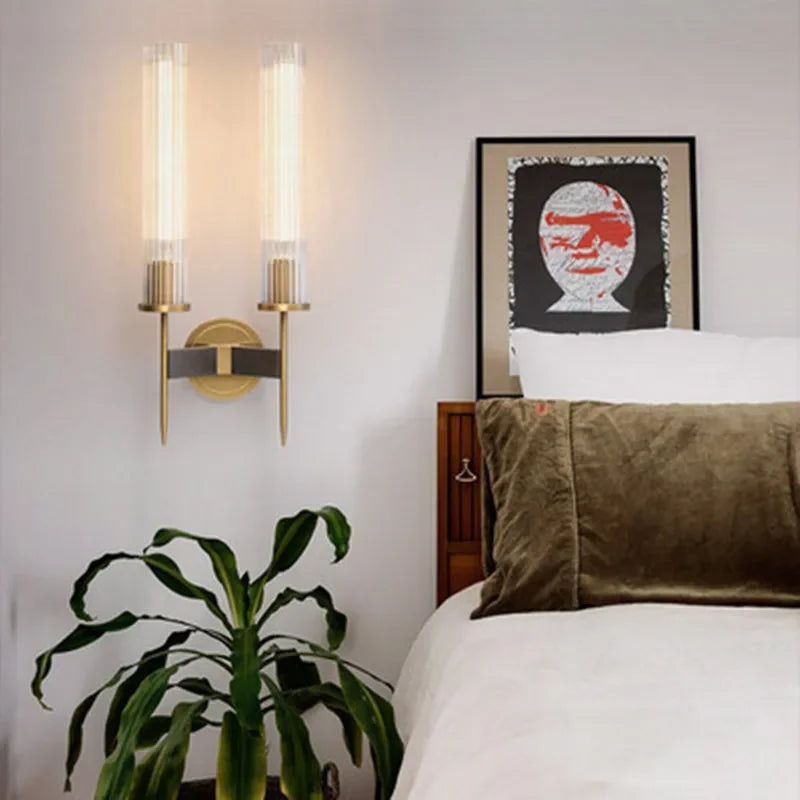 Lampada da Parete Elegante con Vetro Pieghettato e Finitura in Ottone