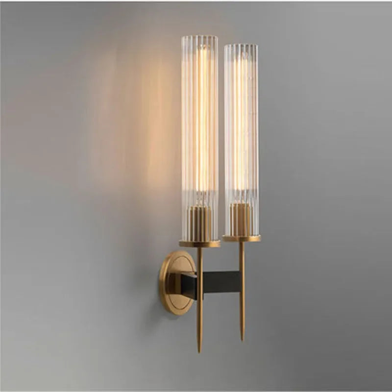 Lampada da Parete Elegante con Vetro Pieghettato e Finitura in Ottone