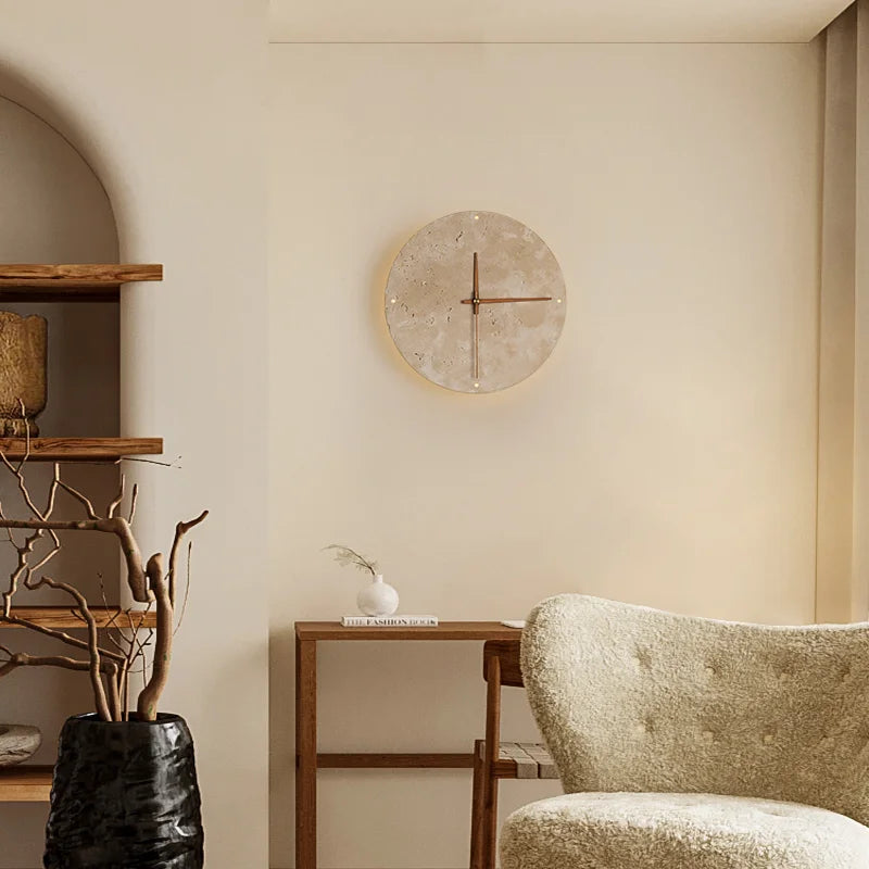 Lampada da parete e orologio Möni per un'illuminazione elegante