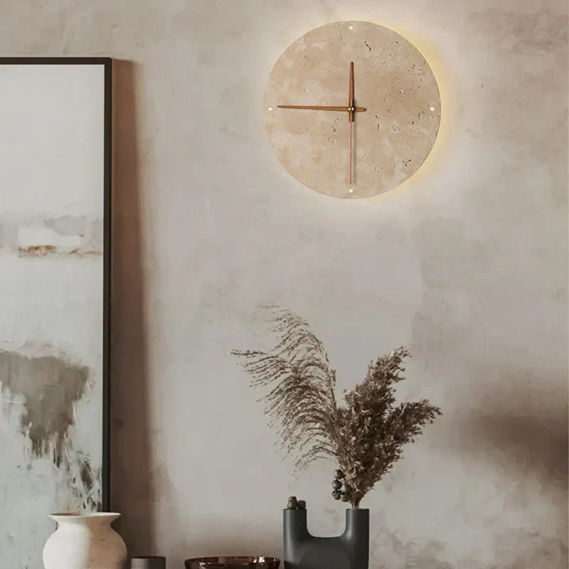 Lampada da parete e orologio Möni per un'illuminazione elegante