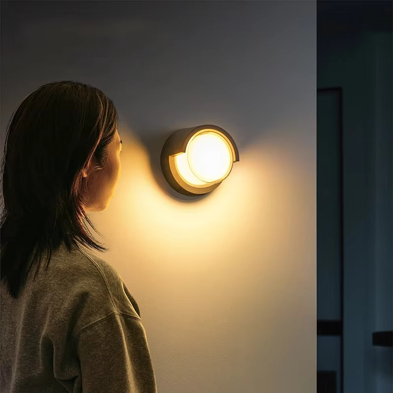 Lampada da Muro Esterno per Illuminazione Elegante
