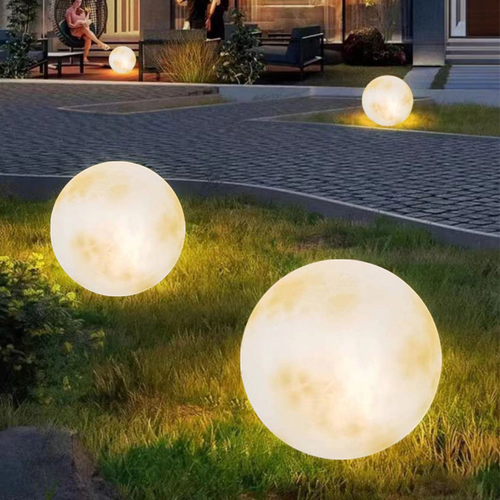 Lampada da giardino a forma di luna per spazi esterni suggestivi