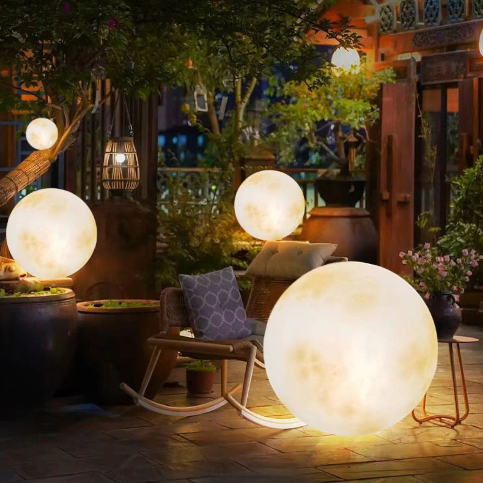 Lampada da giardino a forma di luna per spazi esterni suggestivi