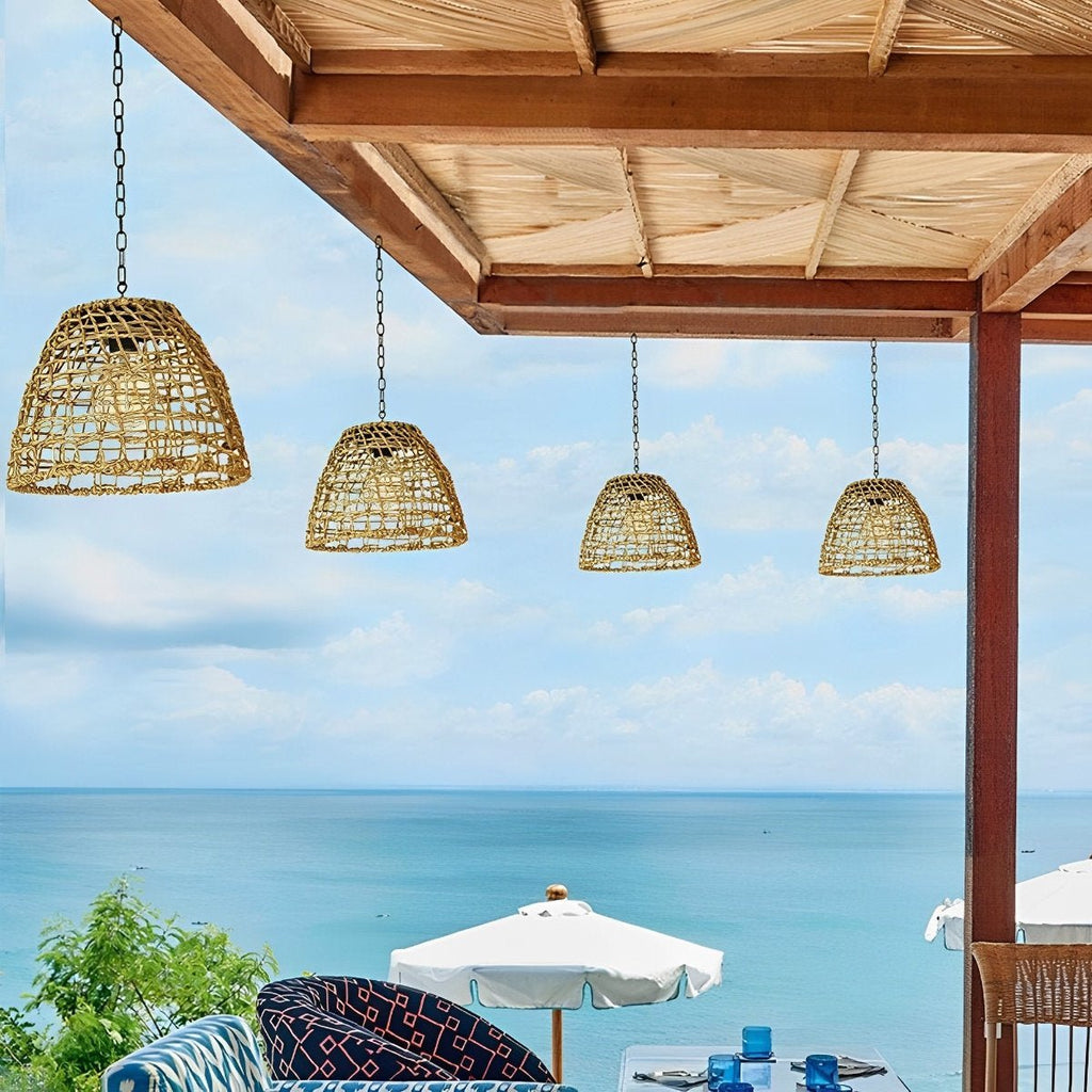 Lampada a sospensione in rattan intrecciato a energia solare