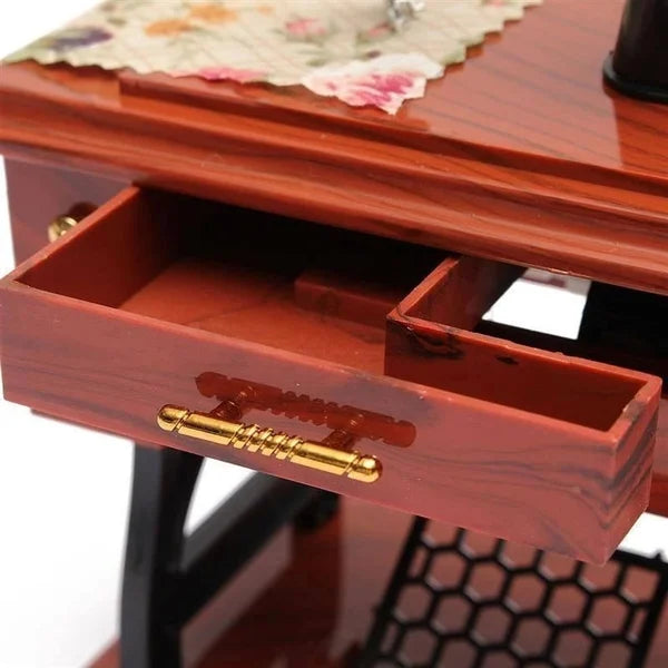 SewTune™ – Giocattolo musicale vintage a forma di macchina da cucire con melodia | 50% DI SCONTO
