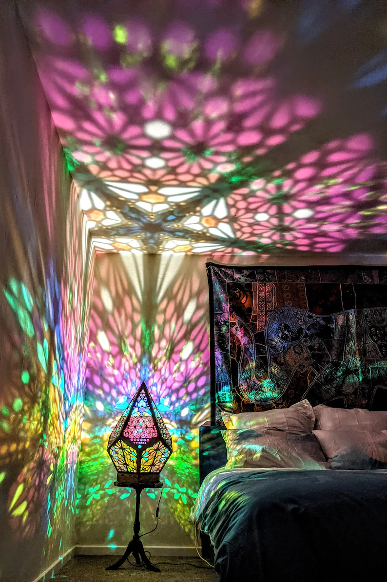 Lampada da tavolo LED in stile vetro colorato - LumiAura