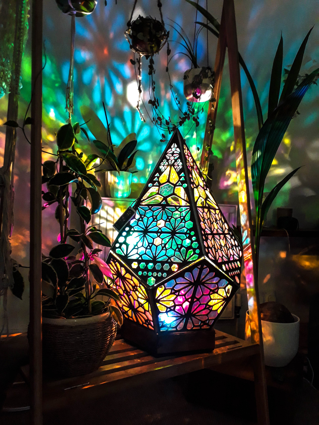Lampada da tavolo LED in stile vetro colorato - LumiAura