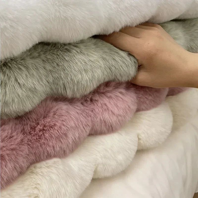 Sorelia | Tappeto rotondo in poliestere con base antiscivolo in sei colori e quattro dimensioni per soggiorno e camera da letto