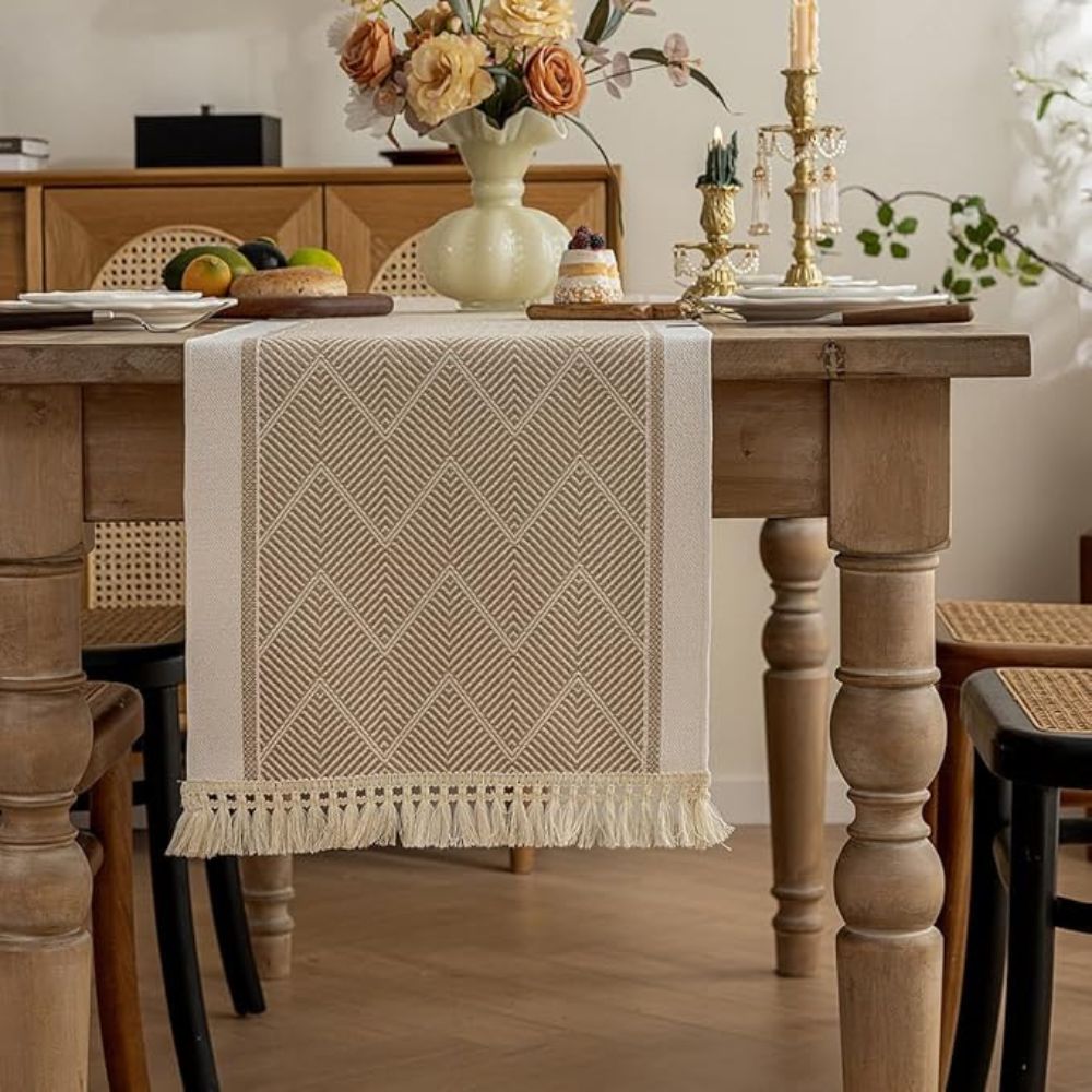TEXTELLE – Elegante Runner da Tavola in Arenaria Intrecciata con Design a Zigzag