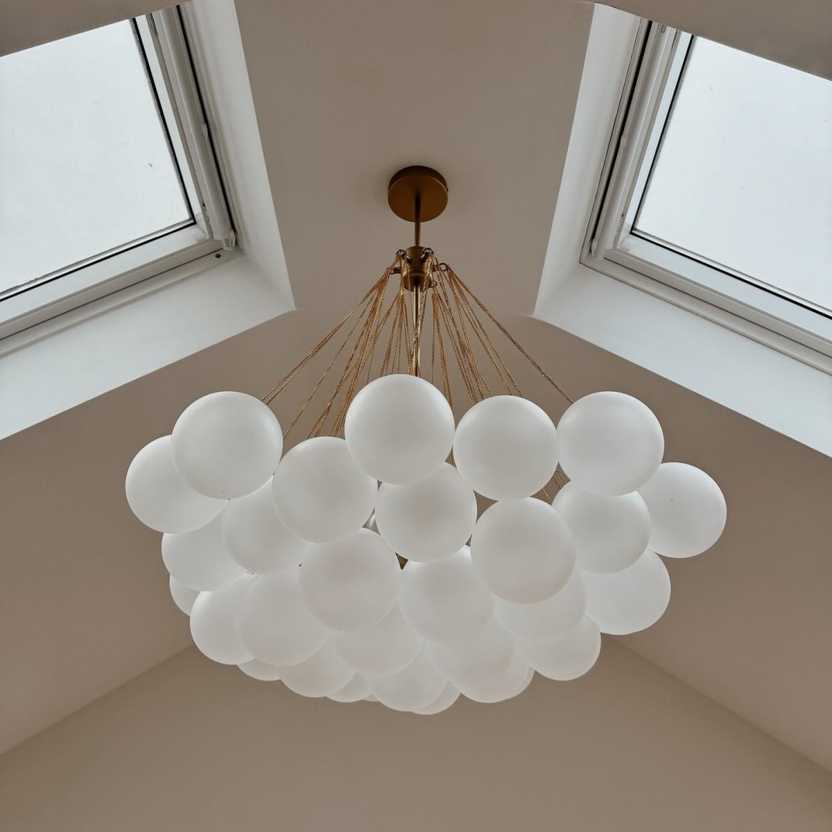 Viresta | Lampadario Contemporaneo a Globo a Bolle con Sfere in Vetro Satinato