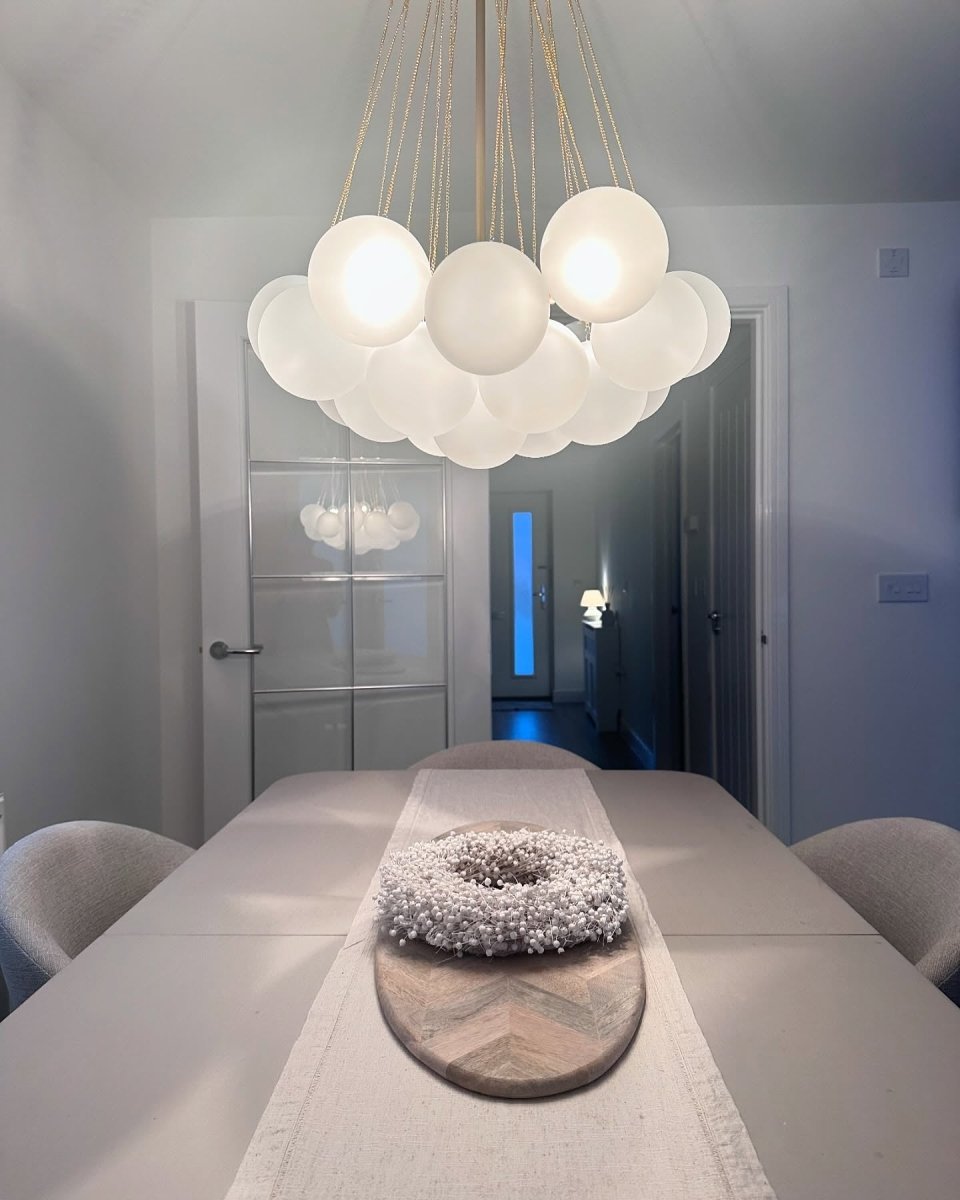 Viresta | Lampadario Contemporaneo a Globo a Bolle con Sfere in Vetro Satinato