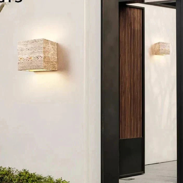 Lampada da parete in travertino per un'atmosfera calda ed elegante