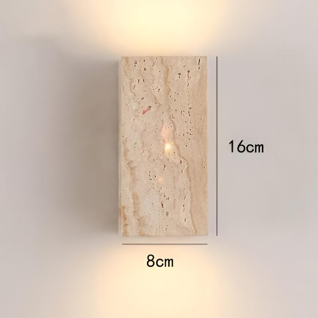 Lampada da parete in travertino per un'atmosfera calda ed elegante
