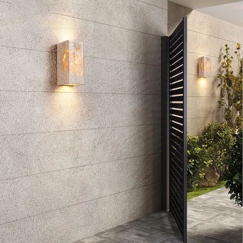 Lampada da parete in travertino per un'atmosfera calda ed elegante