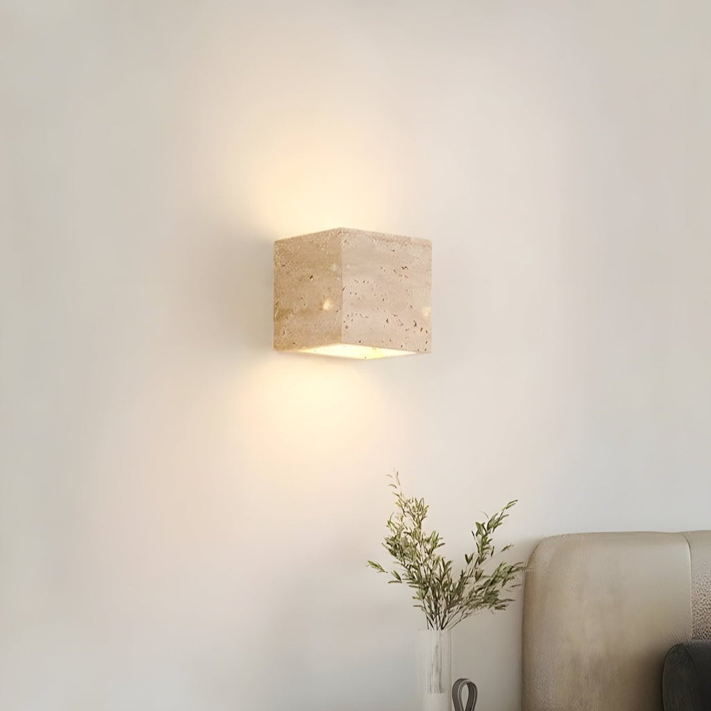 Lampada da parete in travertino per un'atmosfera calda ed elegante