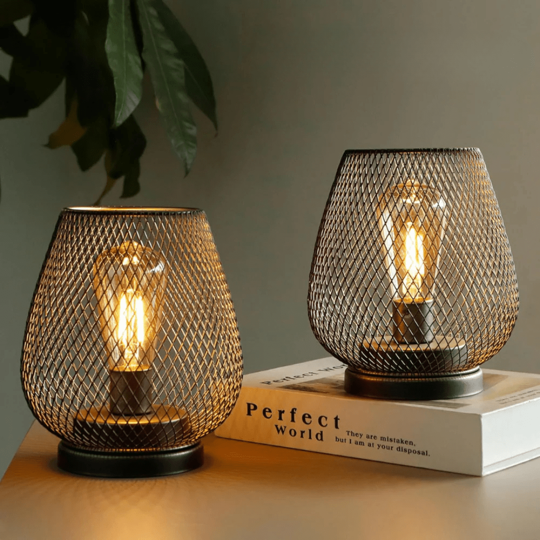 Lampada da tavolo wireless a forma di goccia con design in rete metallica